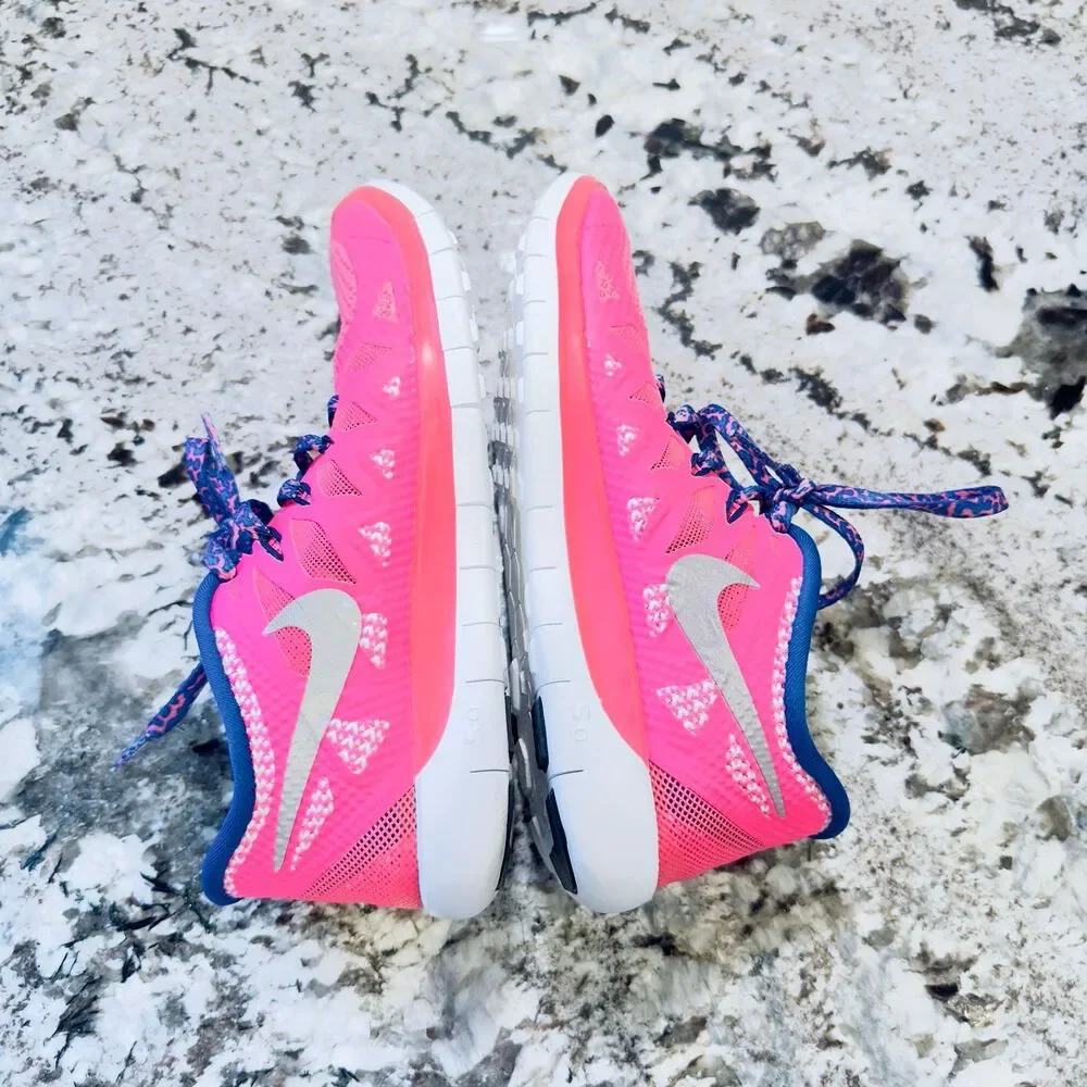 Nike Sneakers Size 4 Youth - Picture 3 of 11